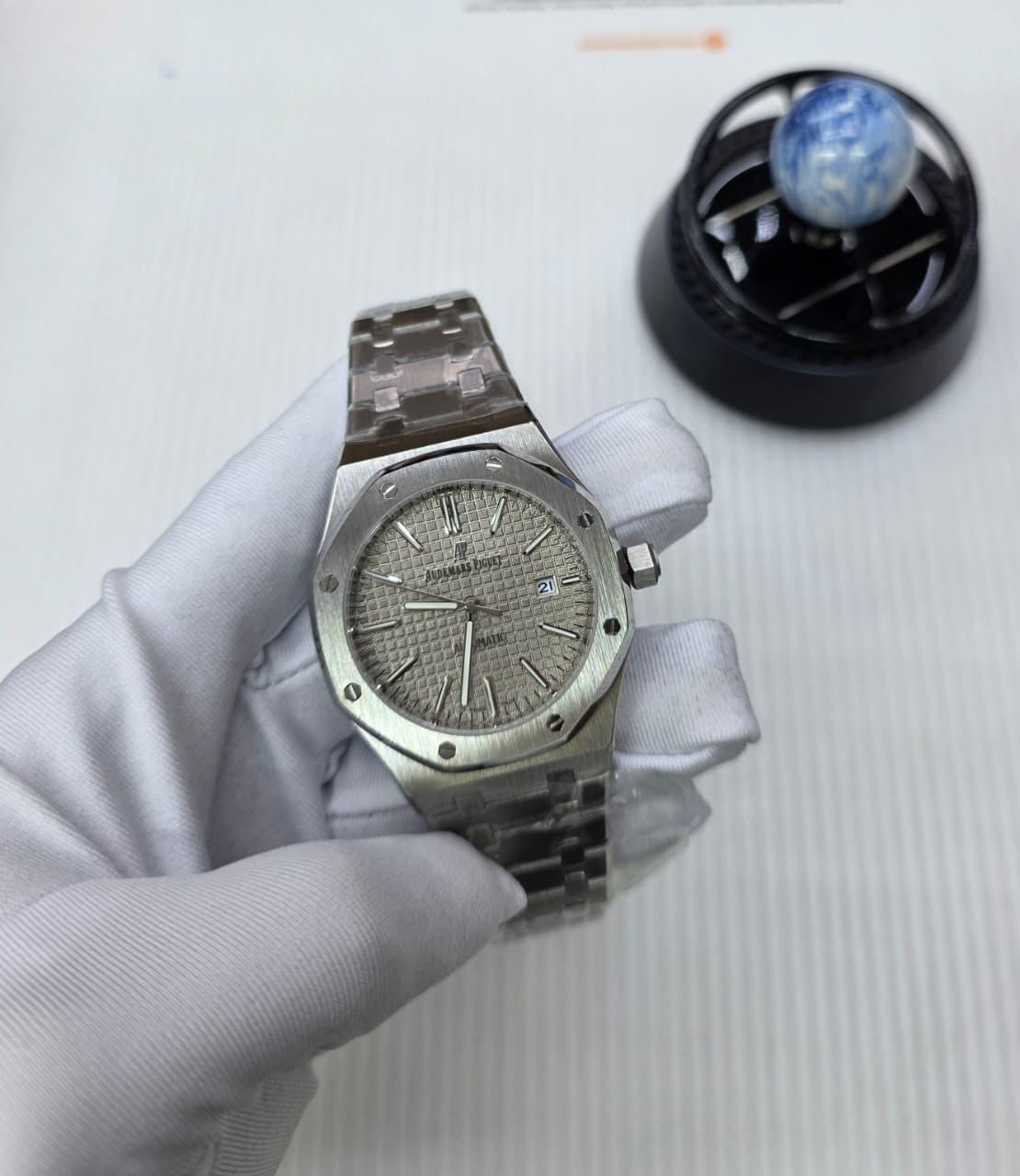 Audemars Piguet | Royal Oak Selfwinding Jumbo Watch – Yellow / Gold / Champagne