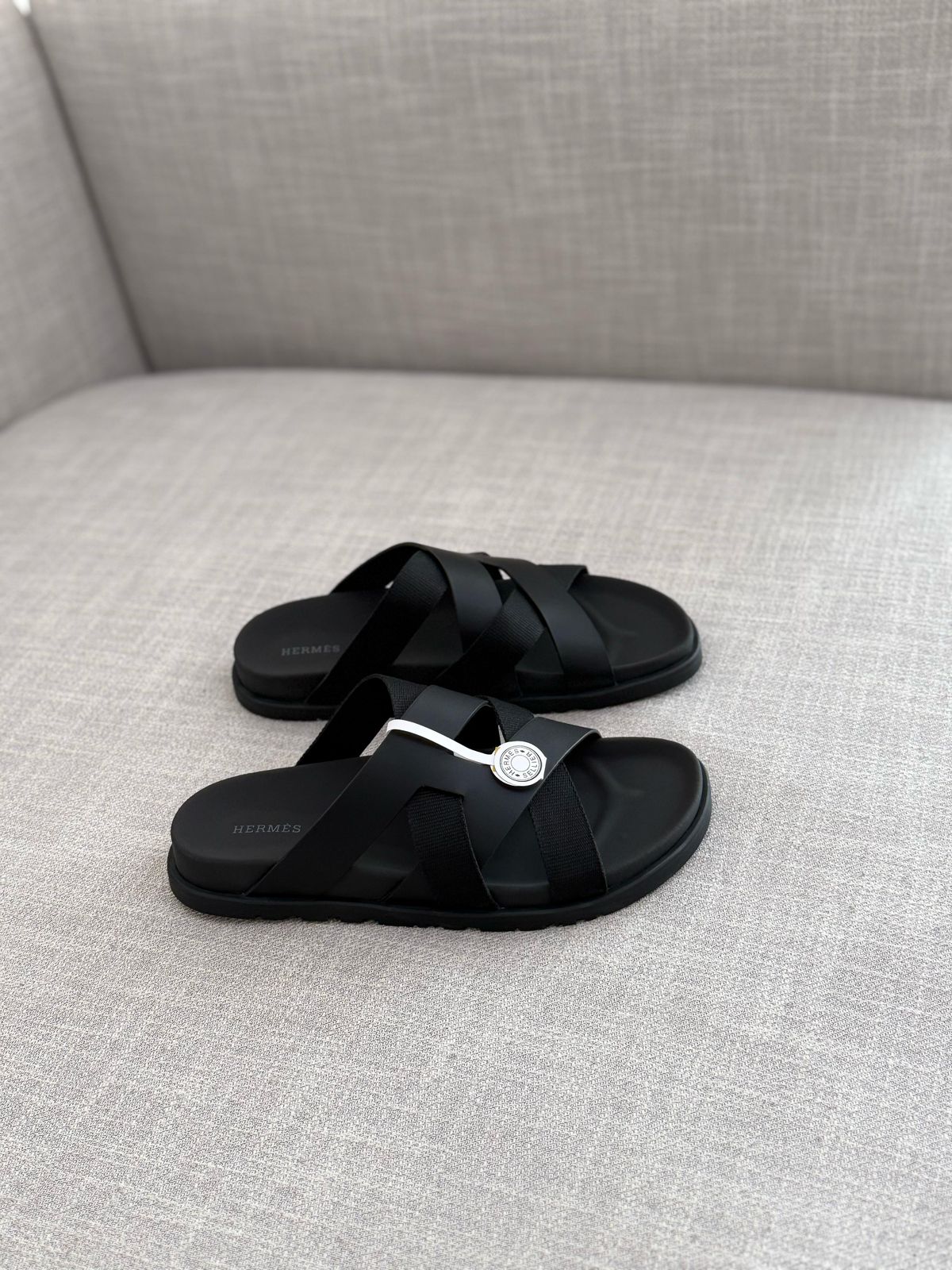 Hermès | Eric Sandals – Noir / Beige