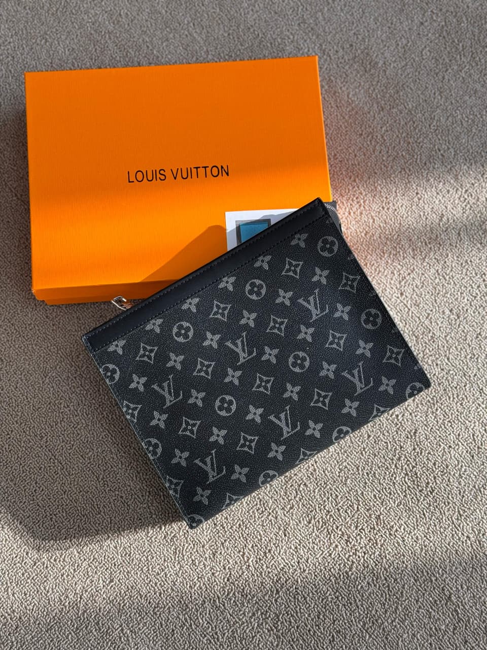 Louis Vuitton | Taiga Leather Pouch – Emerald Green