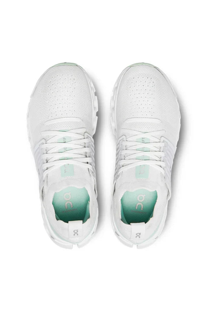 On Cloud | Cloudnova Lightweight Running Sneakers