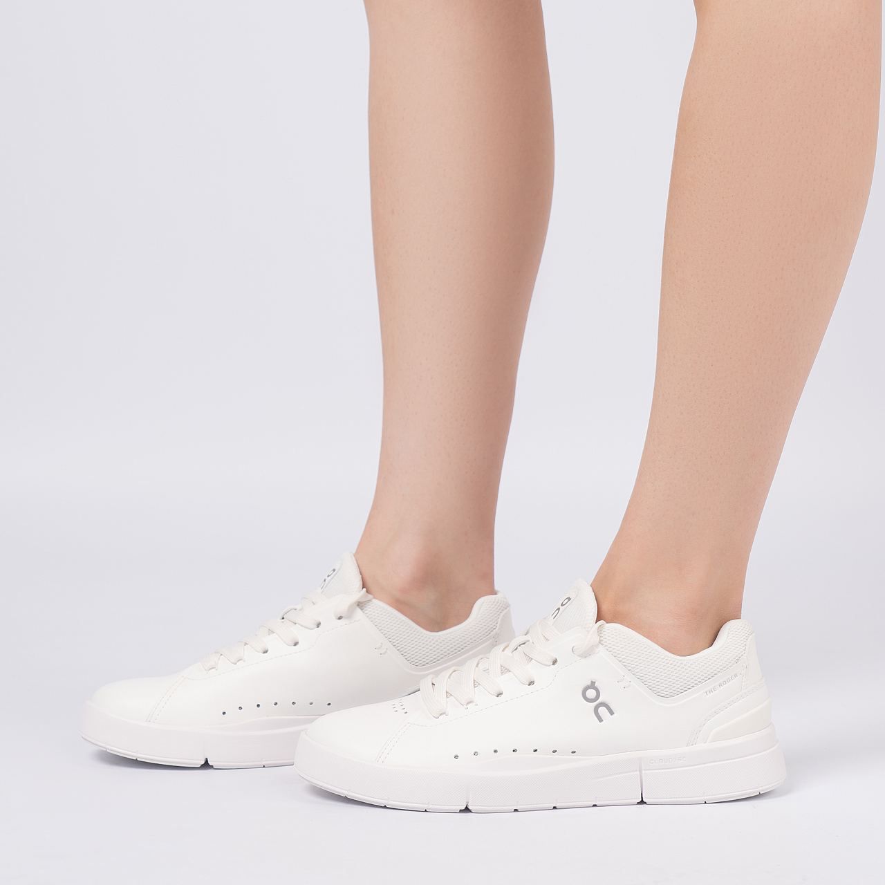 On Cloud | Roger Advantage Sneakers – All White