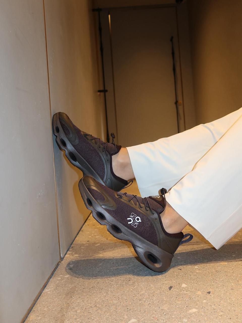 On Cloud | Cloudsolo Loewe Sneakers – Dark Brown / Black