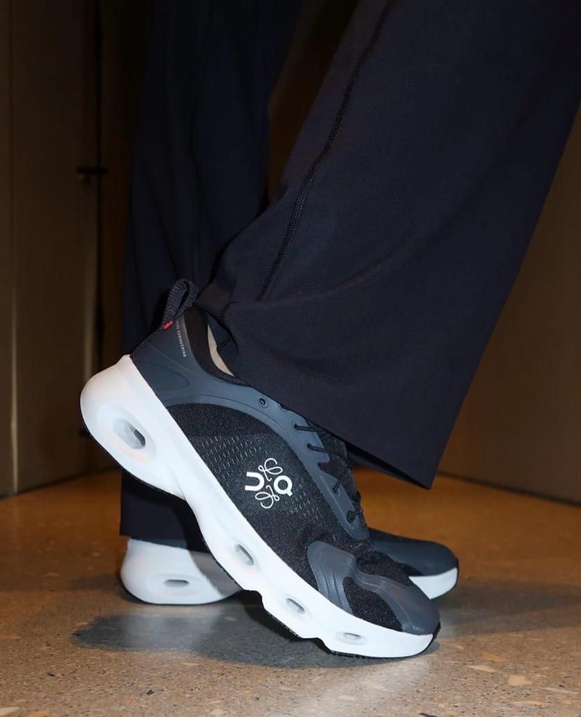 On Cloud | Cloudsolo Loewe Sneakers – Black
