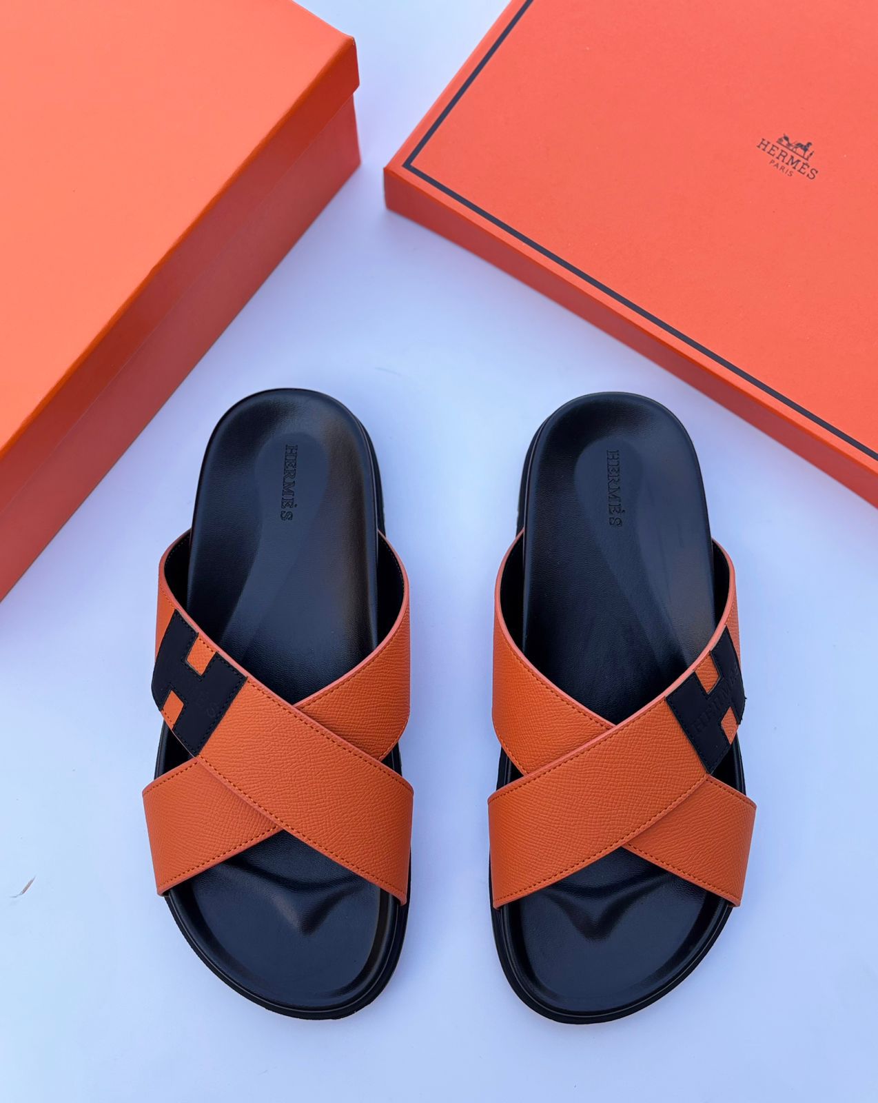 Hermès | Chypre Sandals – Noir / Orange