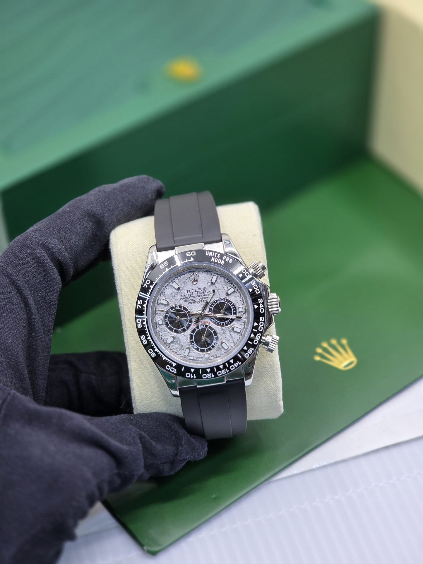 Rolex | Cosmograph Daytona Oysterflex Watch – Yellow / Gold / White