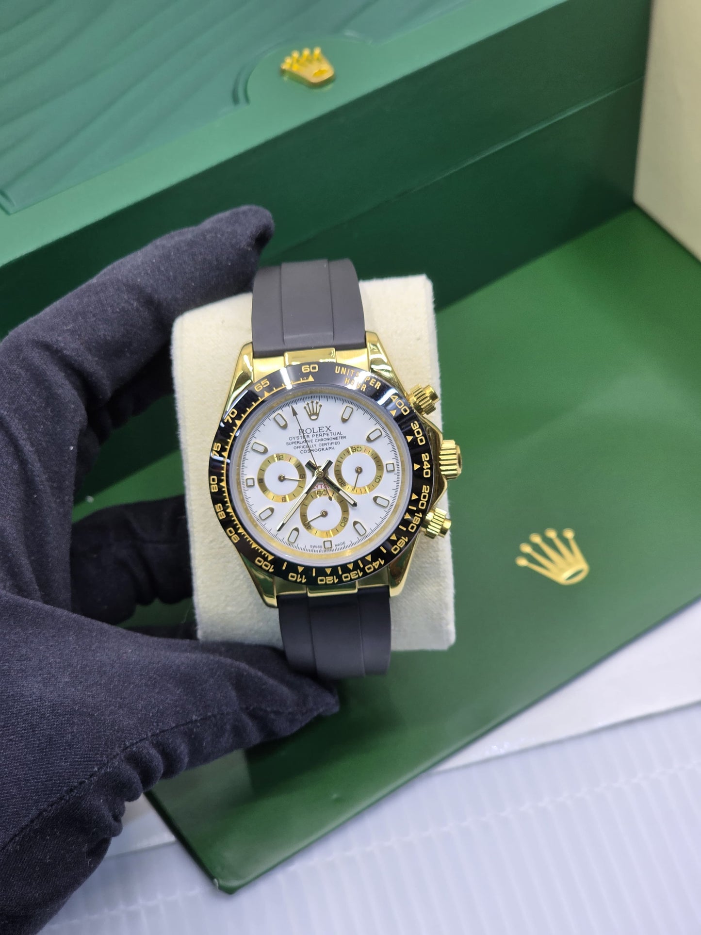 Rolex | Cosmograph Daytona Everose Sundust Oysterflex Watch – Gold