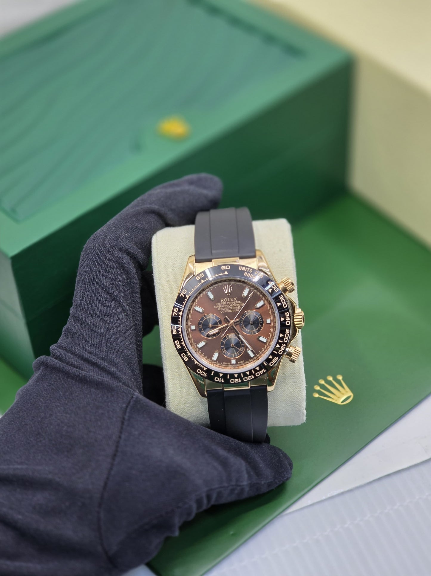 Rolex | Cosmograph Daytona Oysterflex Watch – White / Gold / Black