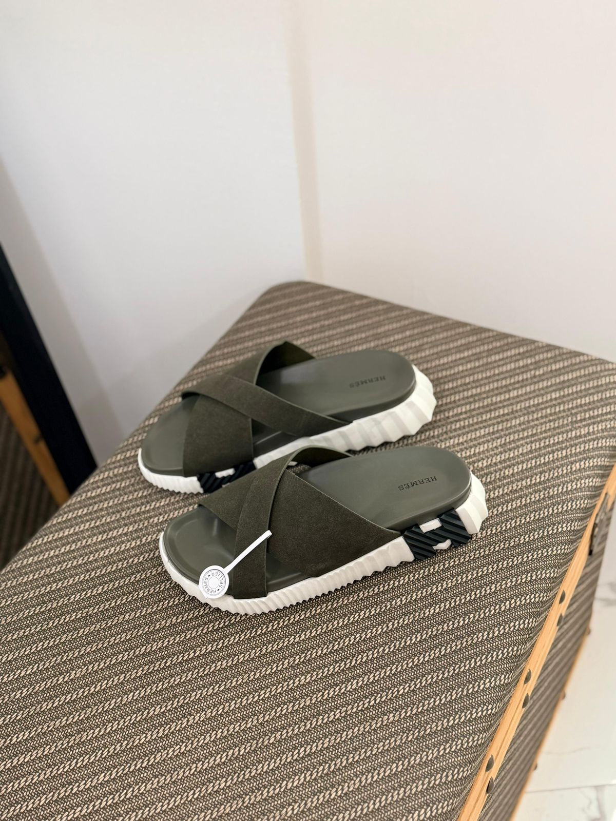 Hermès | Electro Blanc Sandals – Noir