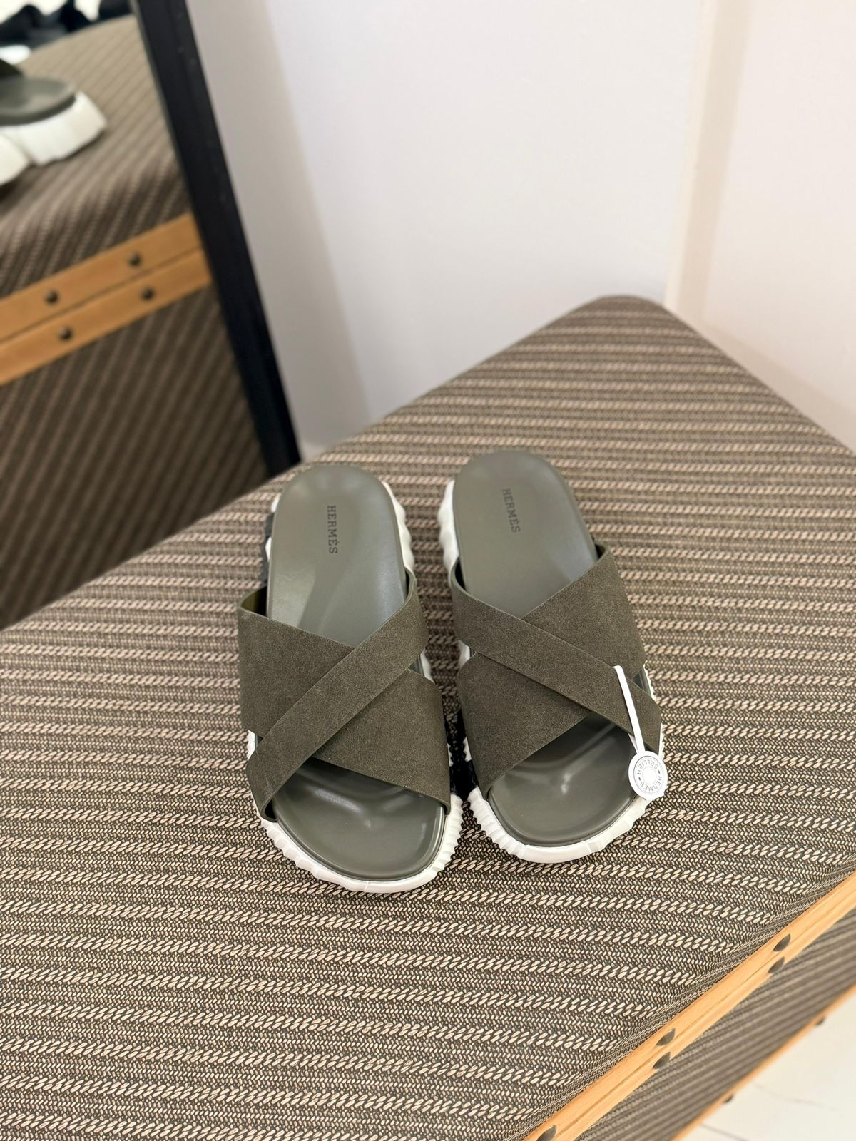 Hermès | Electro Blanc Sandals – Noir