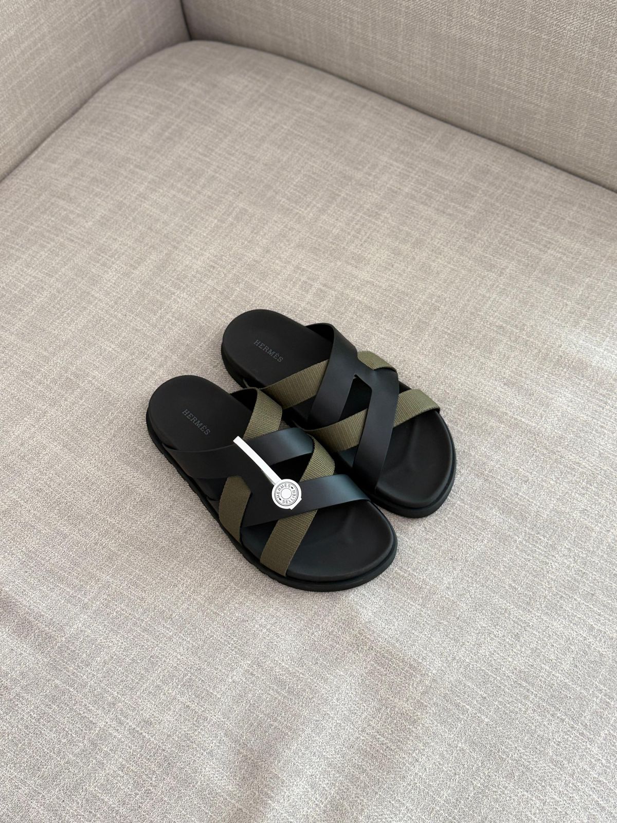 Hermès | Eric Sandals – Gold / Noir