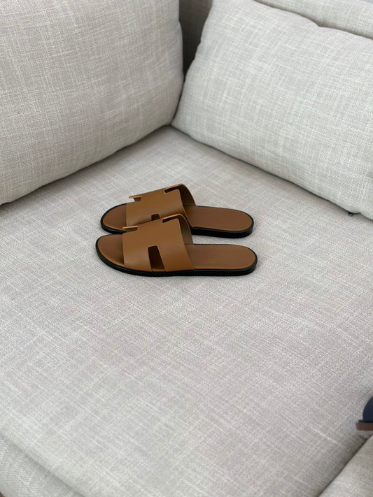 Hermès | Izmir Sandals – Gold / Tan