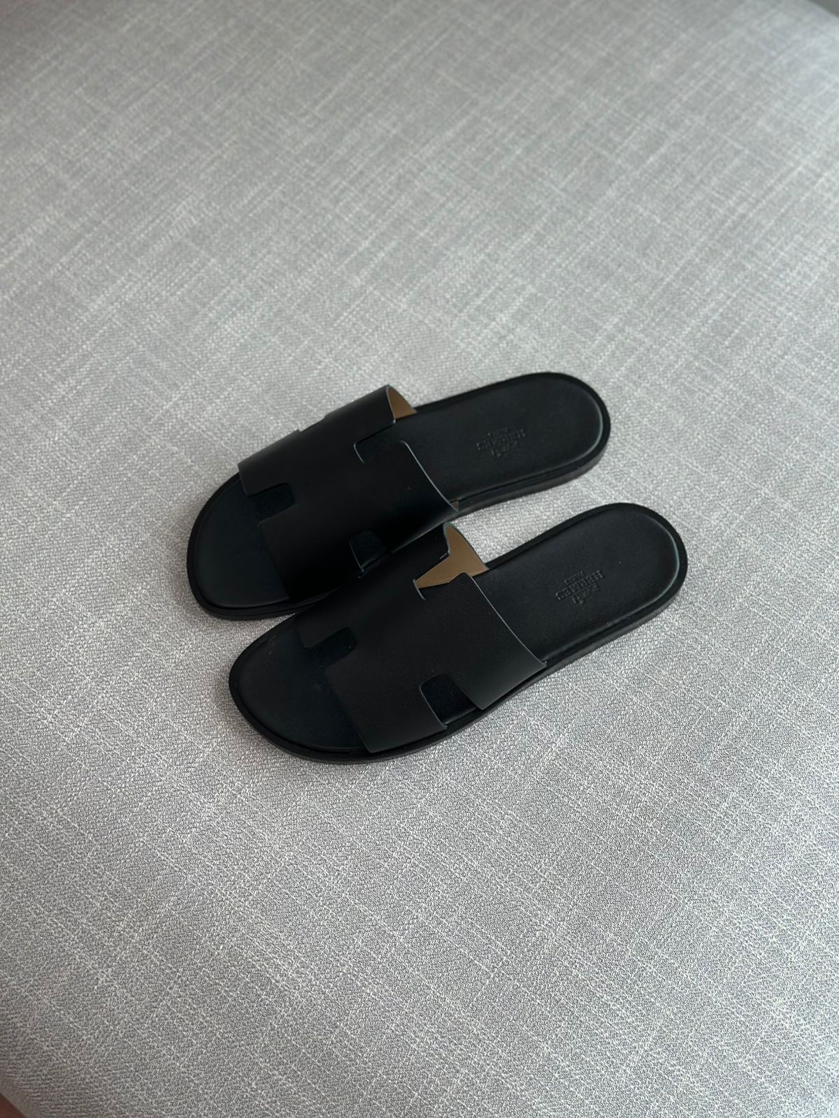 Hermès | Izmir Sandals – Gold / Tan