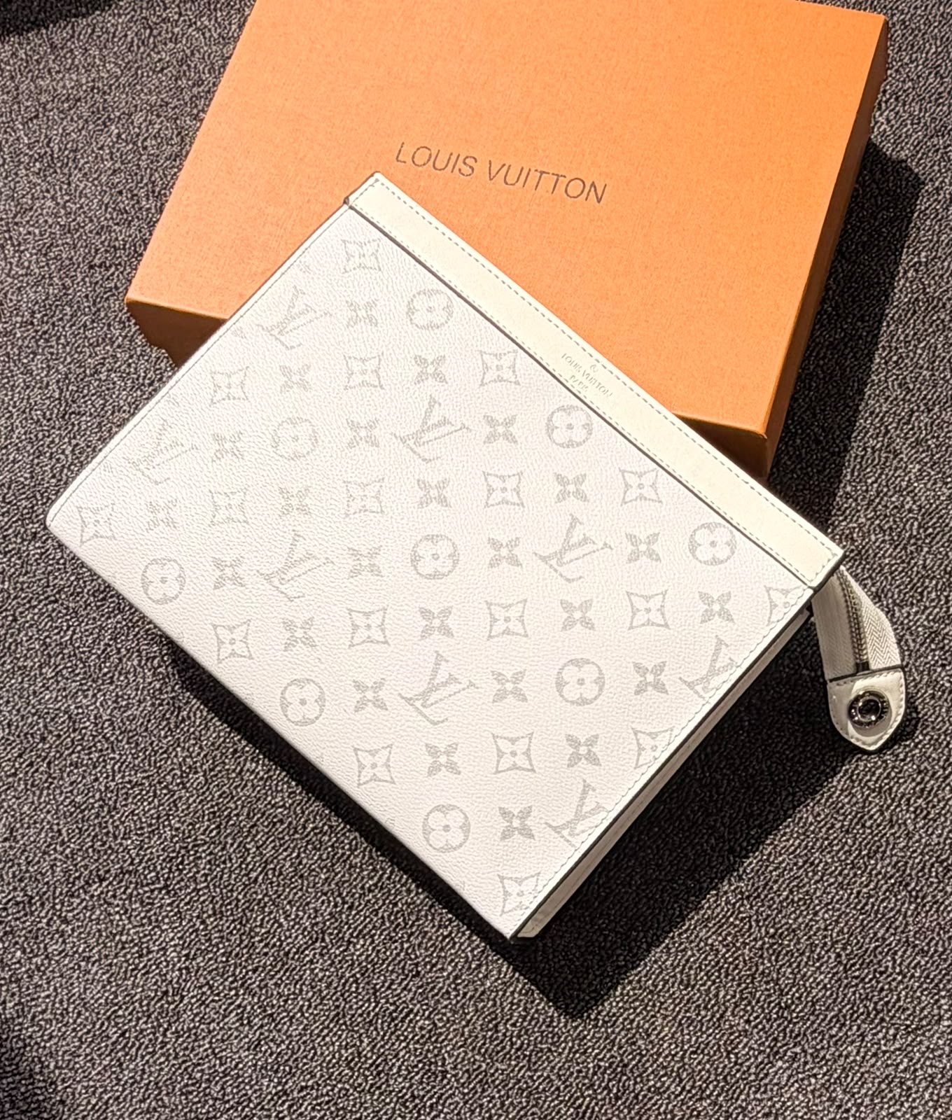 Louis Vuitton | Monogram Camouflage Pouch – Green / Khaki