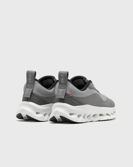 On Cloud | x Cloudtilt Sneakers – Grey