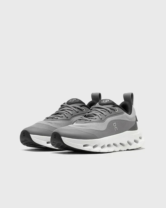 On Cloud | x Cloudtilt Sneakers – Grey