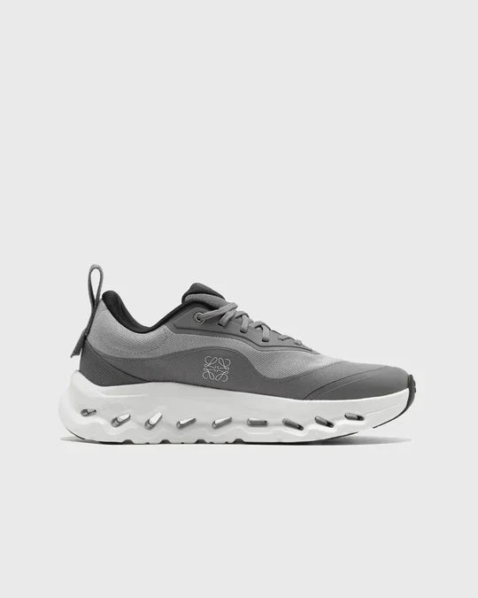 On Cloud | x Cloudtilt Sneakers – Grey