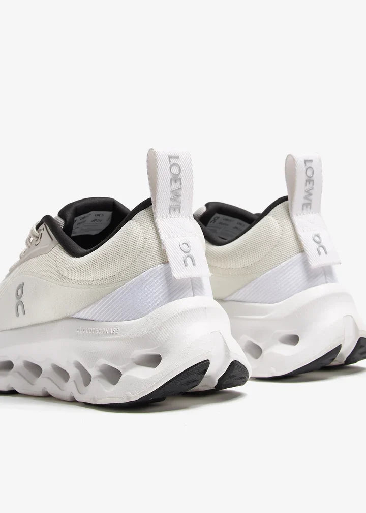 On Cloud | Cloudtilt 2 Loewe Sneakers – Sand / White